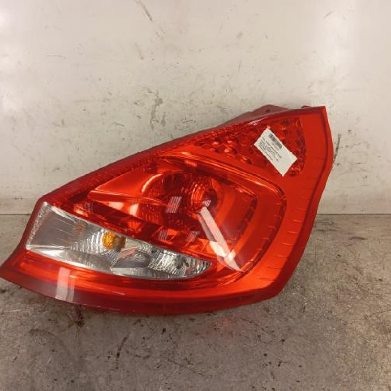 Feu arriere principal droit (feux) FORD FIESTA 6 Feu arriere principal droit (feux) FORD FIESTA 6