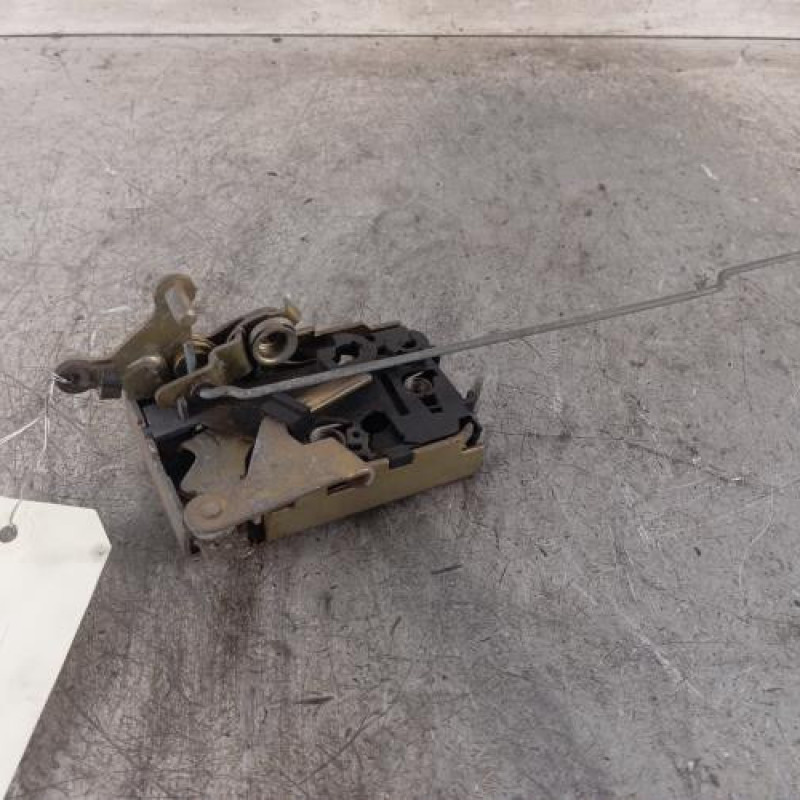 Serrure arriere droit PEUGEOT 106