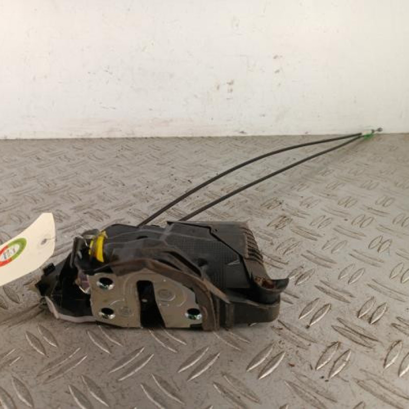 Serrure avant gauche TOYOTA YARIS 3