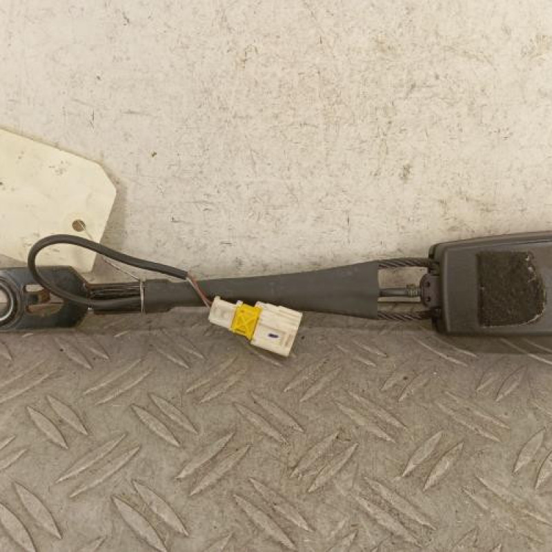 Attache ceinture avant droit PEUGEOT 5008 1 Attache ceinture avant droit PEUGEOT 5008 1