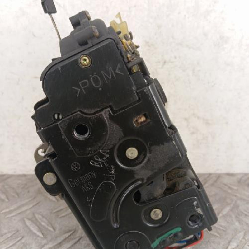 Serrure arriere gauche VOLKSWAGEN GOLF 4 Serrure arriere gauche VOLKSWAGEN GOLF 4