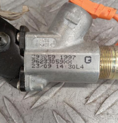 Attache ceinture avant gauche PEUGEOT 306 Photo n°5