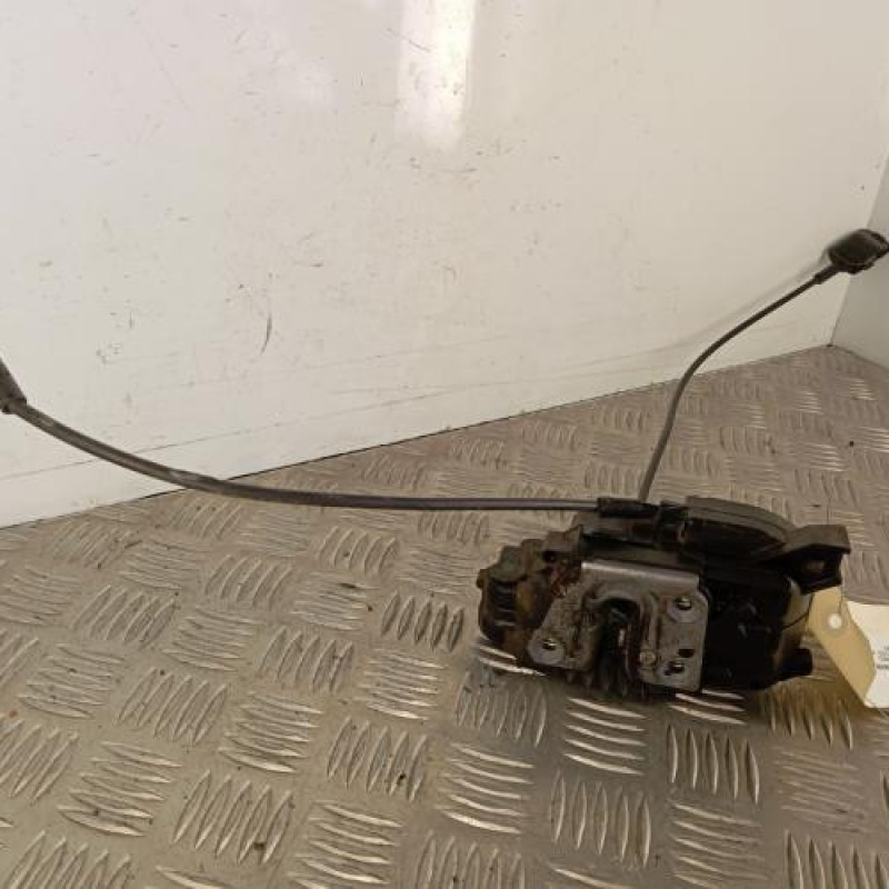 Serrure avant droit RENAULT CLIO 3 Serrure avant droit RENAULT CLIO 3