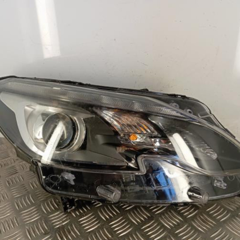 Optique avant principal droit (feux)(phare) PEUGEOT 2008 1
