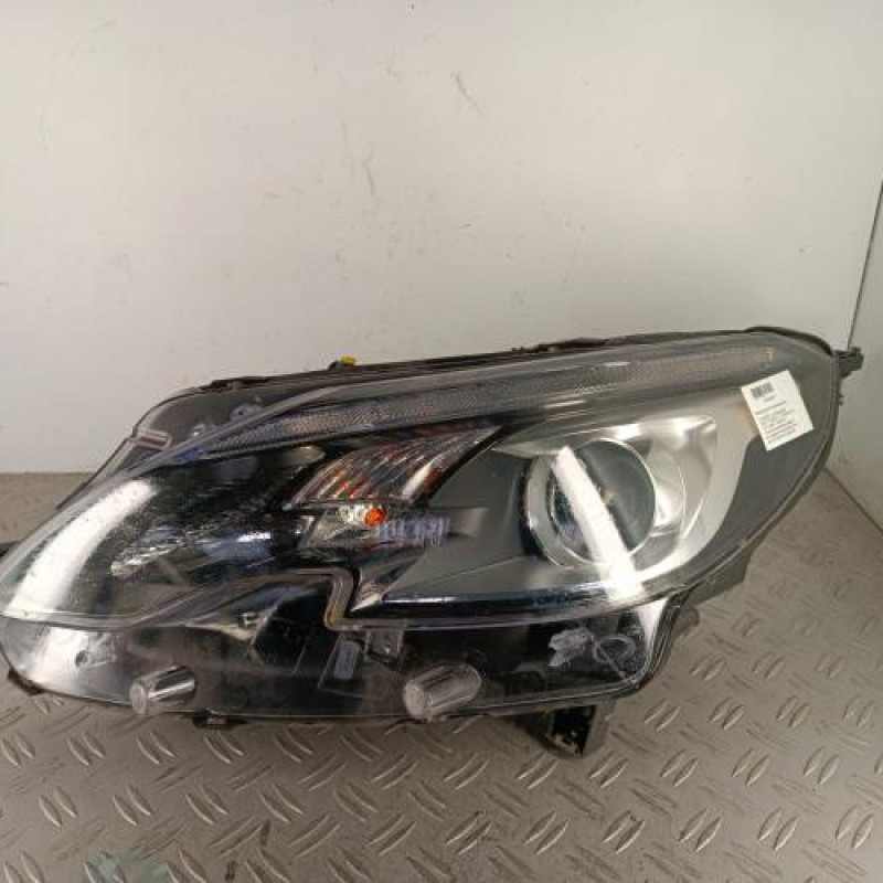 Optique avant principal gauche (feux)(phare) PEUGEOT 2008 1
