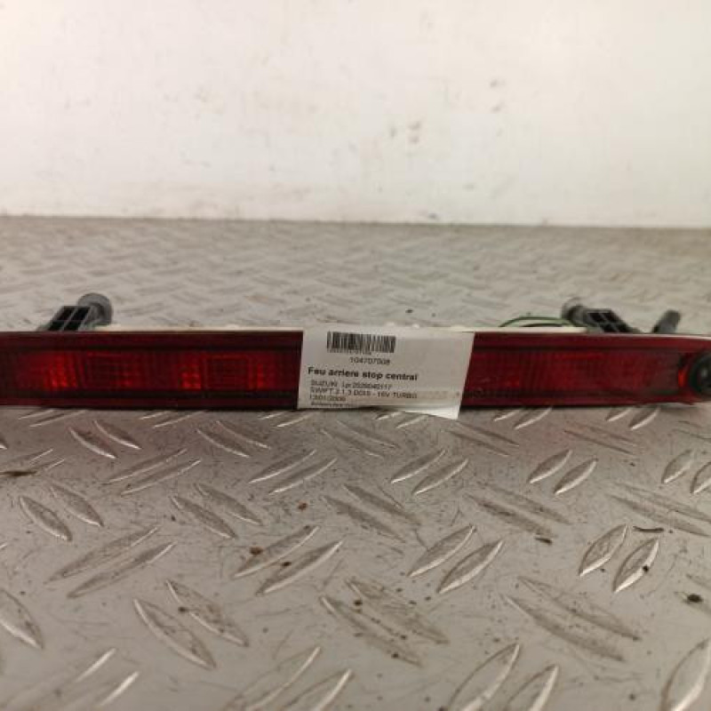 Feu arriere stop central SUZUKI SWIFT 3 Feu arriere stop central SUZUKI SWIFT 3