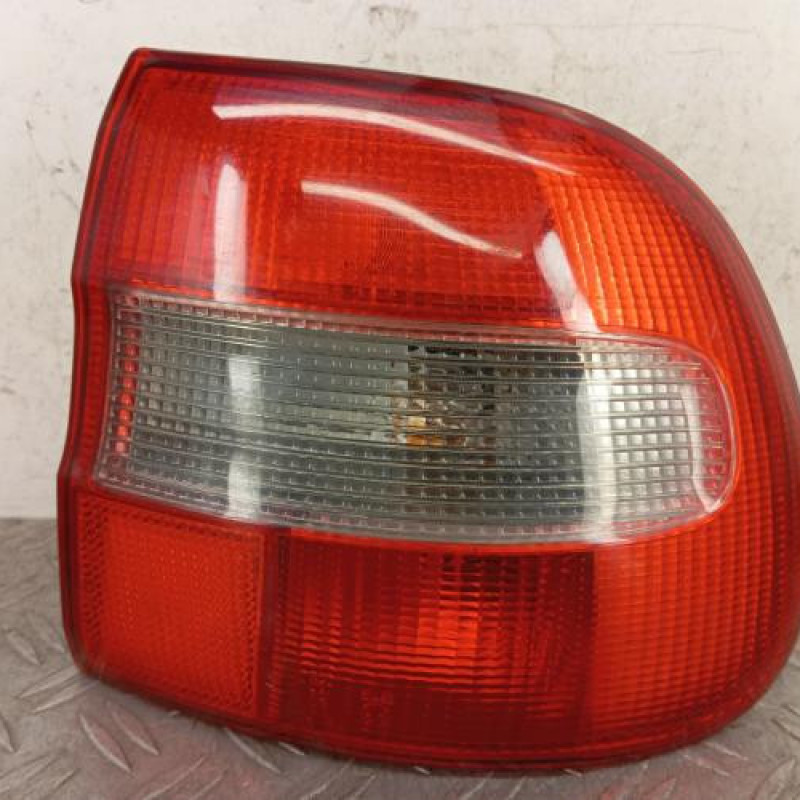 Feu arriere principal droit (feux) VOLVO V 40 1