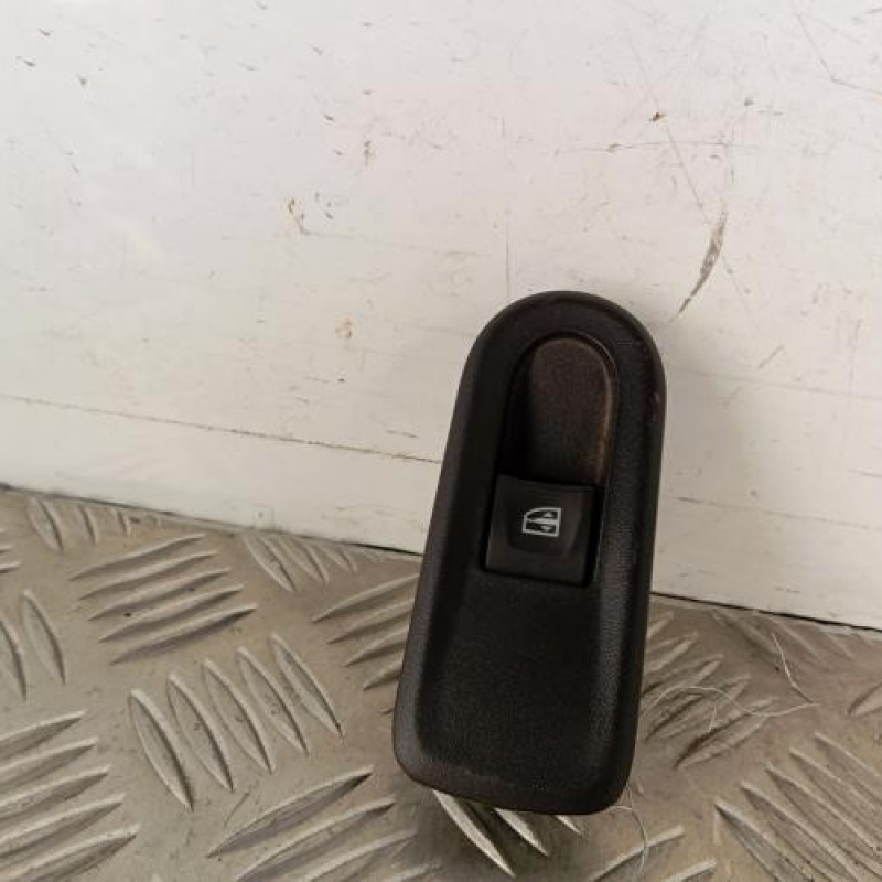 Interrupteur de leve vitre arriere gauche DACIA DUSTER 1