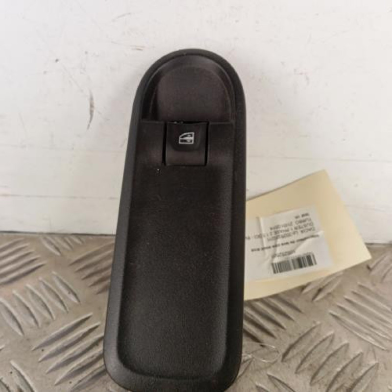 Interrupteur de leve vitre avant droit DACIA DUSTER 1