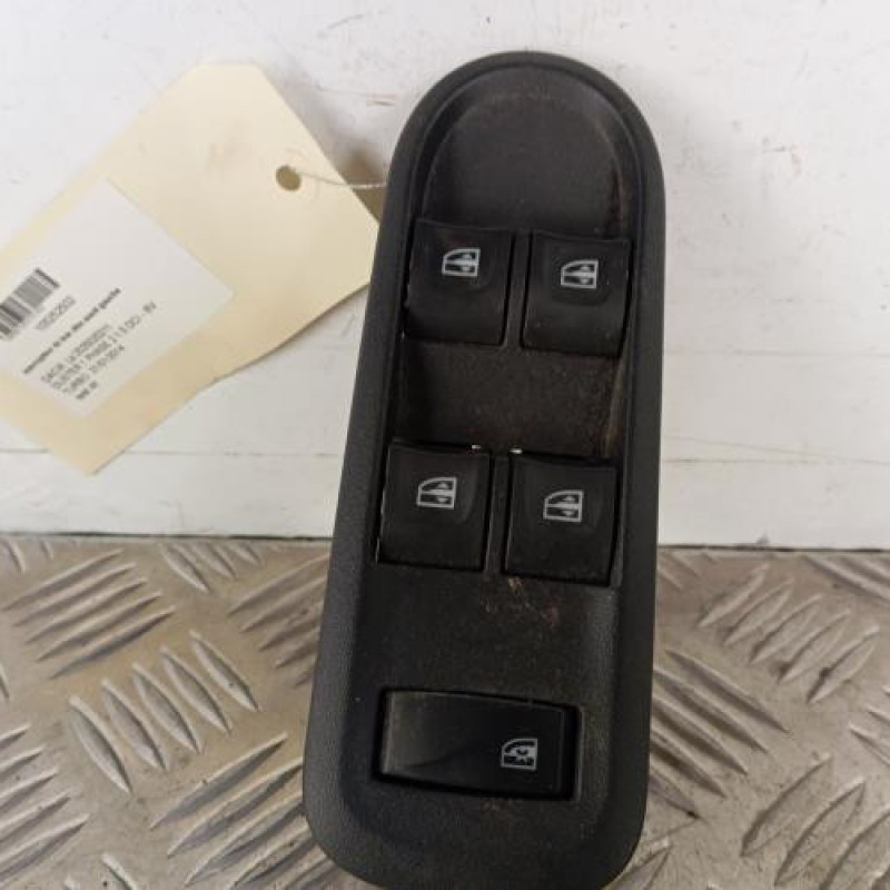 Interrupteur de leve vitre avant gauche DACIA DUSTER 1