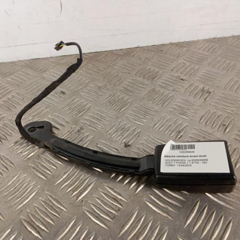 Attache ceinture avant droit VOLKSWAGEN GOLF 7
