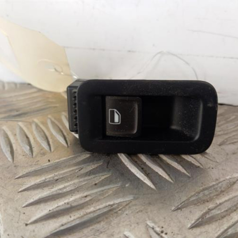 Interrupteur de leve vitre arriere droit VOLKSWAGEN GOLF 7