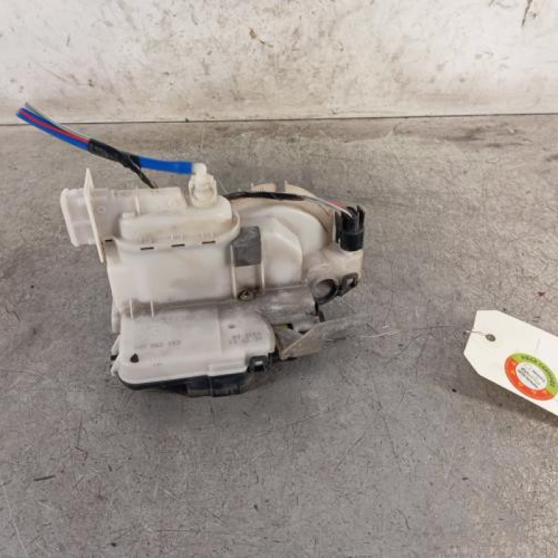 Serrure avant gauche VOLKSWAGEN POLO 3 Serrure avant gauche VOLKSWAGEN POLO 3