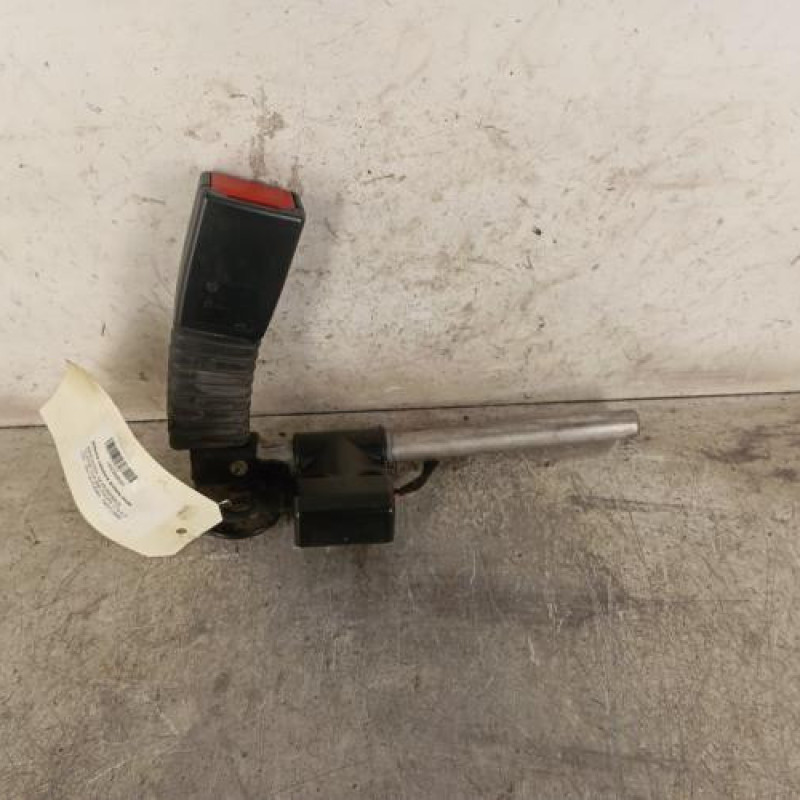 Attache ceinture arriere droit MERCEDES CLASSE CLK 209