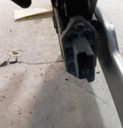 Leve vitre electrique avant gauche DACIA DUSTER 1 Photo n°1
