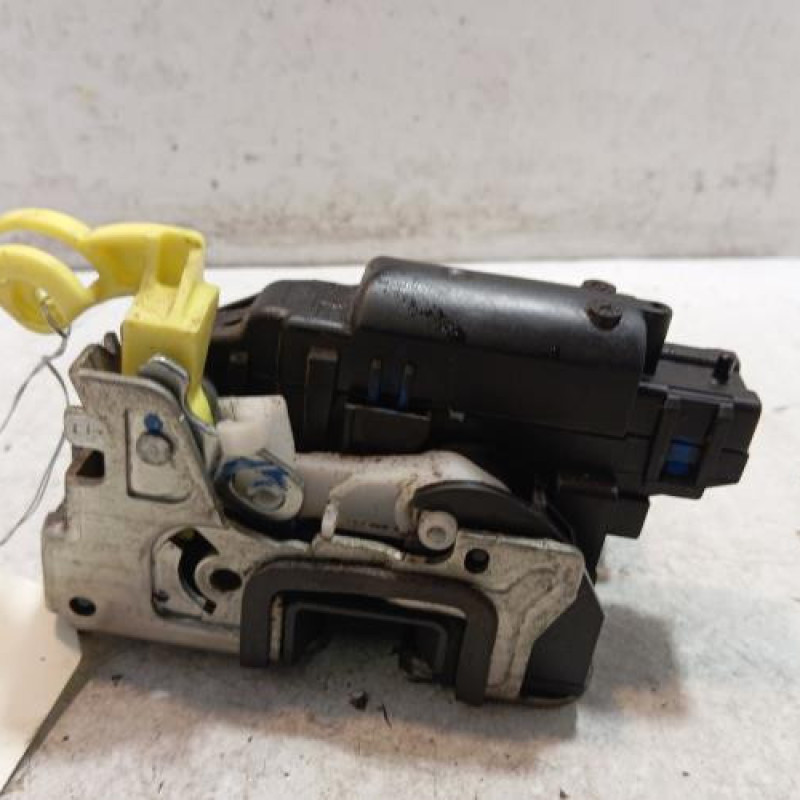 Serrure arriere gauche DACIA DUSTER 1 Serrure arriere gauche DACIA DUSTER 1