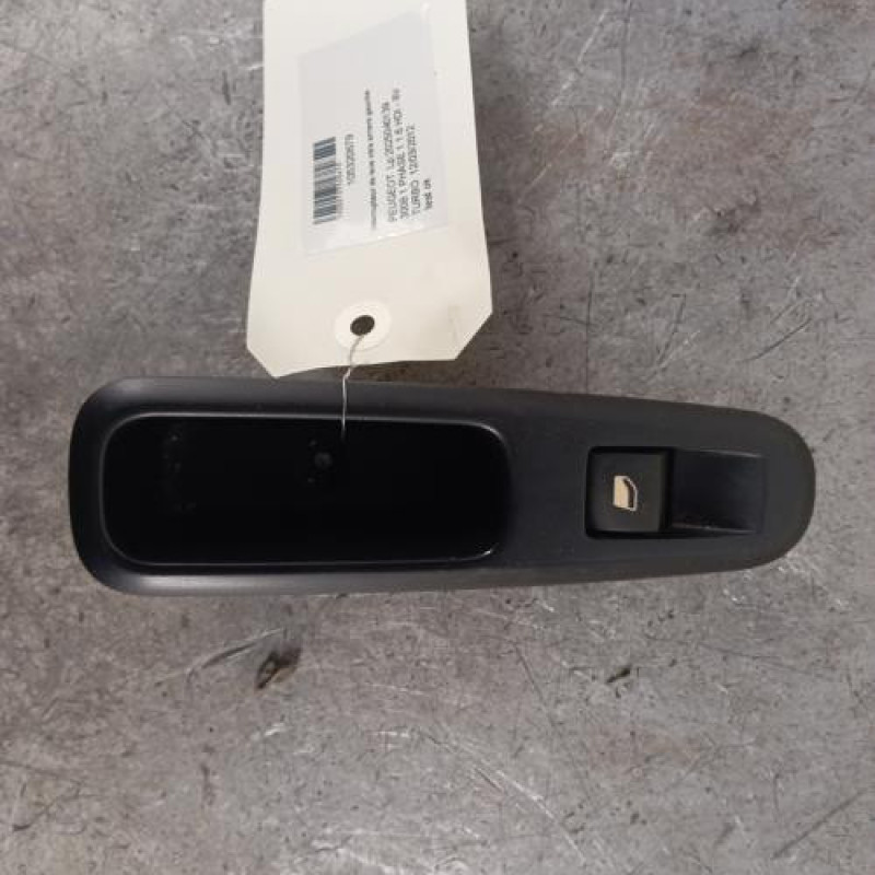 Interrupteur de leve vitre arriere gauche PEUGEOT 3008 1
