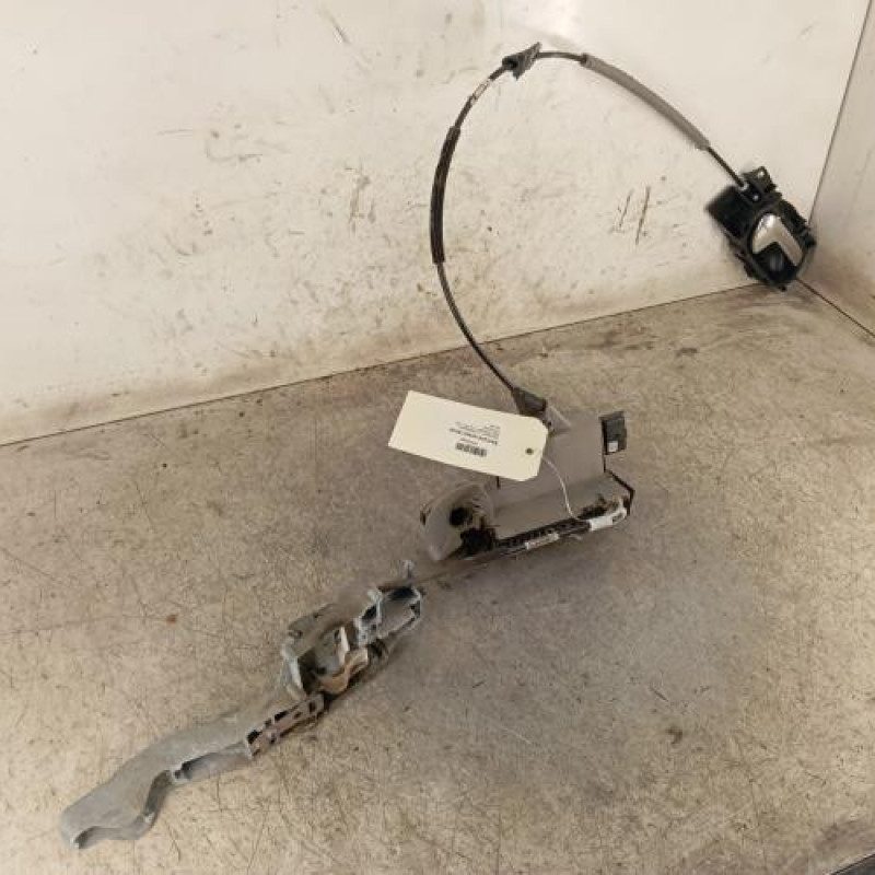 Serrure avant droit PEUGEOT 208 1 Serrure avant droit PEUGEOT 208 1