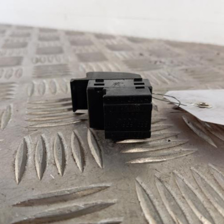 Interrupteur de leve vitre avant droit AUDI A3 1