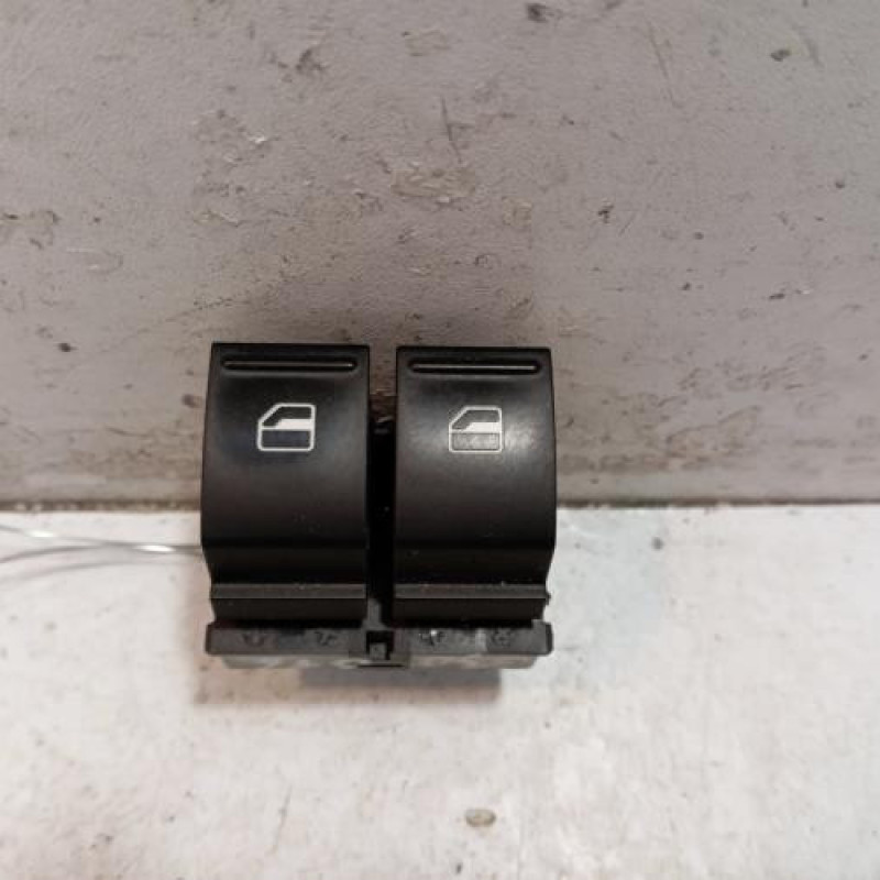 Interrupteur de leve vitre avant gauche VOLKSWAGEN POLO 5
