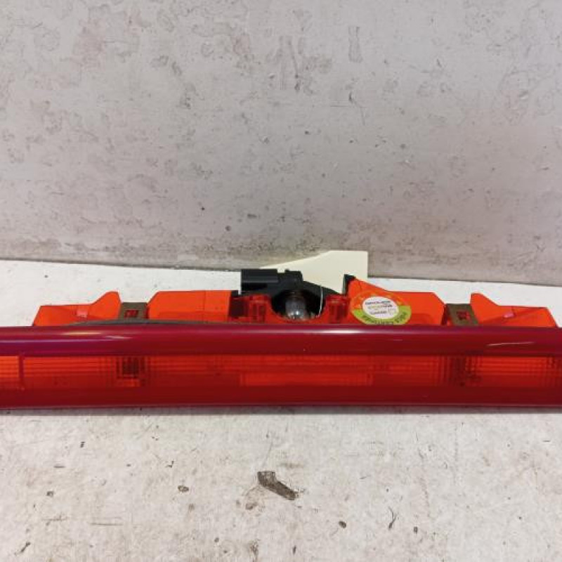 Feu arriere stop central RENAULT CLIO 3 Feu arriere stop central RENAULT CLIO 3