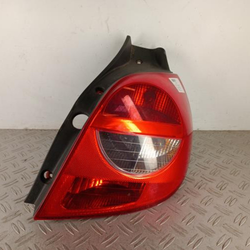 Feu arriere principal droit (feux) RENAULT CLIO 3 Feu arriere principal droit (feux) RENAULT CLIO 3
