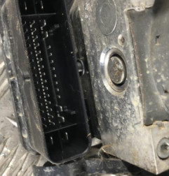 Bloc ABS (freins anti-blocage) VOLKSWAGEN GOLF 7 Photo n°4
