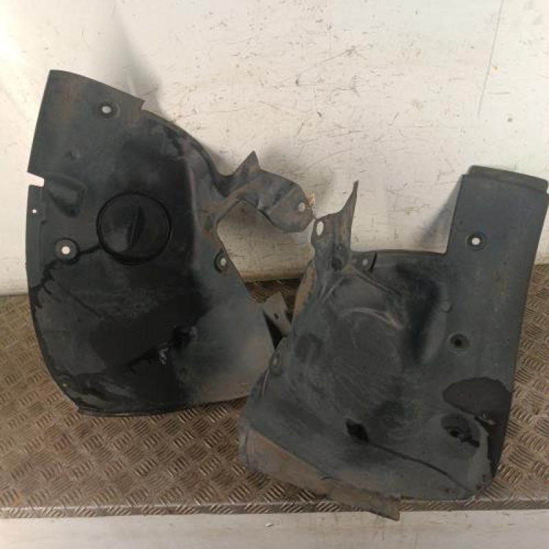 Pare boue avant gauche RENAULT MEGANE 2 Pare boue avant gauche RENAULT MEGANE 2