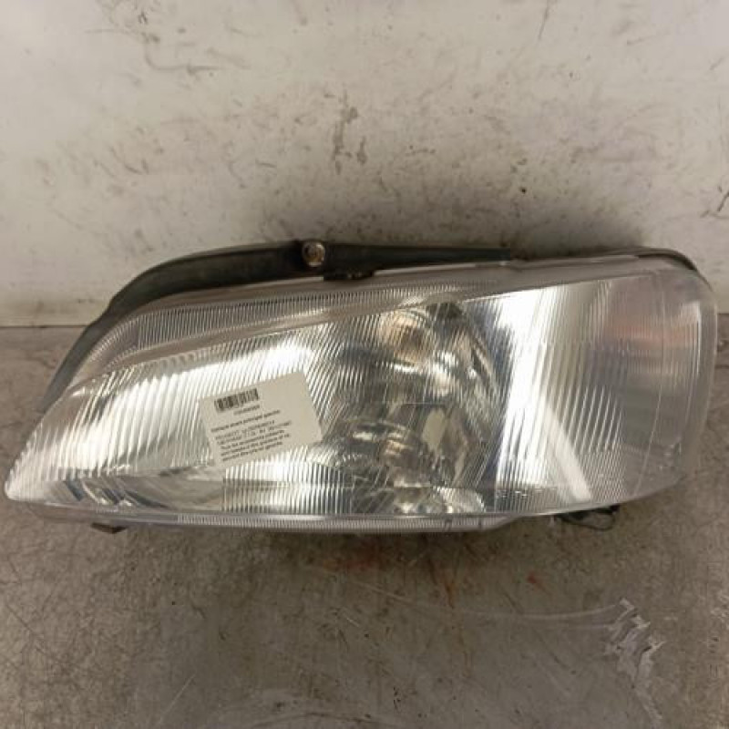 Optique avant principal gauche (feux)(phare) PEUGEOT 106