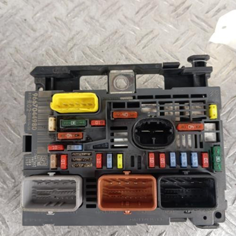Boitier servitude moteur (BSM) PEUGEOT 3008 1