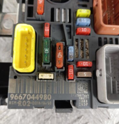 Boitier servitude moteur (BSM) PEUGEOT 3008 1