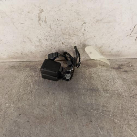 Attache ceinture arriere droit FORD FIESTA 7