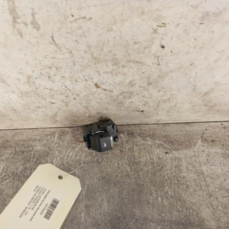 Interrupteur de leve vitre avant droit FORD FIESTA 7