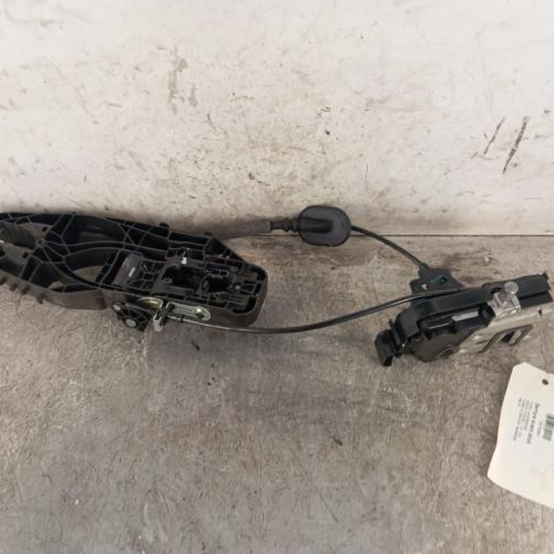 Serrure avant droit FORD FIESTA 7