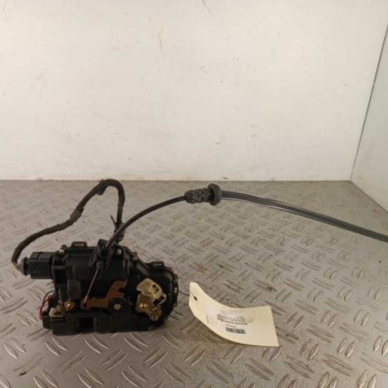 Serrure avant droit VOLKSWAGEN GOLF 4 Serrure avant droit VOLKSWAGEN GOLF 4