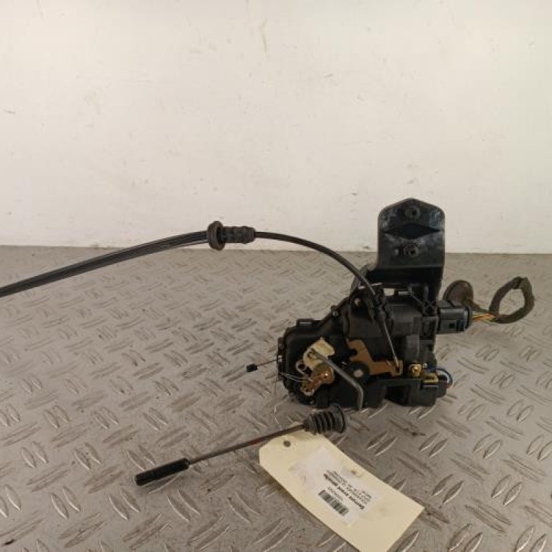 Serrure avant gauche VOLKSWAGEN GOLF 4 Serrure avant gauche VOLKSWAGEN GOLF 4