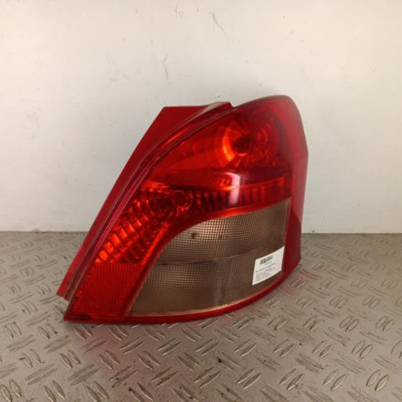 Feu arriere principal droit (feux) TOYOTA YARIS 2 Feu arriere principal droit (feux) TOYOTA YARIS 2