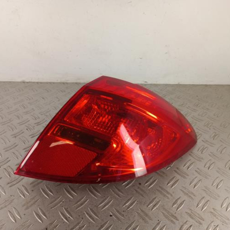 Feu arriere principal droit (feux) OPEL MERIVA B Feu arriere principal droit (feux) OPEL MERIVA B