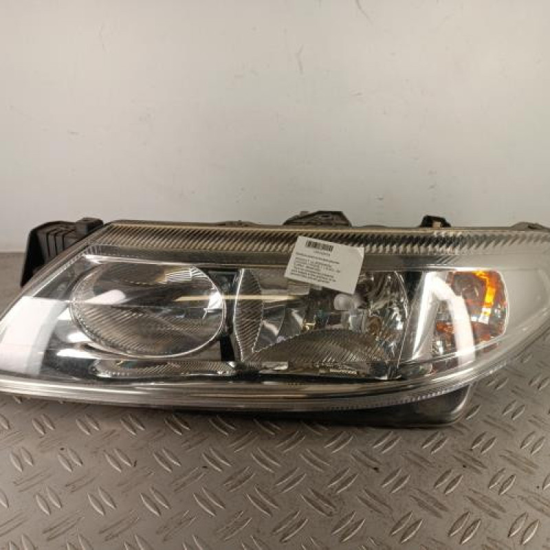 Optique avant principal gauche (feux)(phare) RENAULT LAGUNA 2