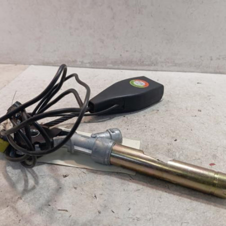 Attache ceinture avant gauche RENAULT CLIO 2