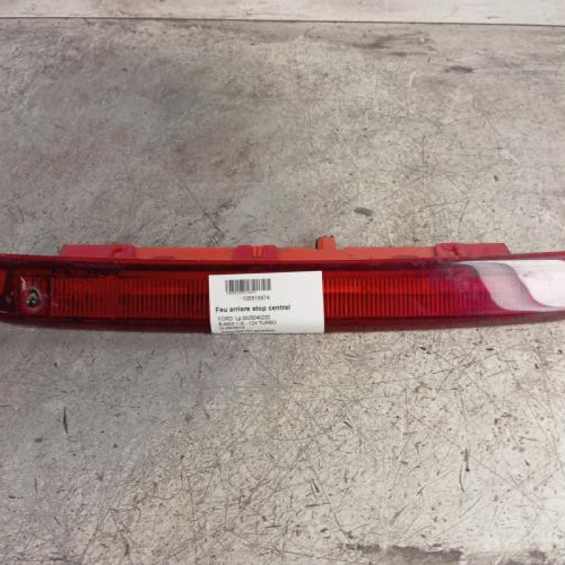 Feu arriere stop central FORD B-MAX Feu arriere stop central FORD B-MAX