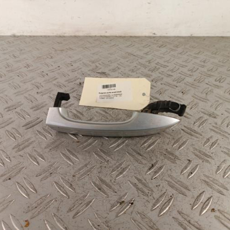 Poignee porte avant droit VOLKSWAGEN POLO 6 Poignee porte avant droit VOLKSWAGEN POLO 6