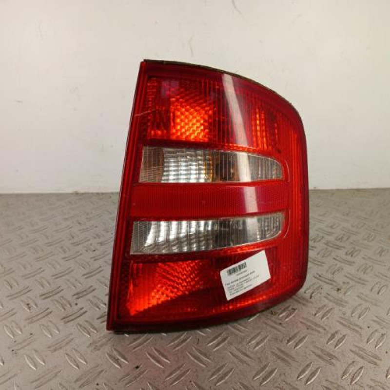 Feu arriere principal droit (feux) SKODA FABIA 1 Feu arriere principal droit (feux) SKODA FABIA 1