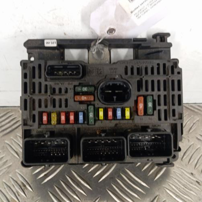 Boitier servitude moteur (BSM) PEUGEOT 407 Boitier servitude moteur (BSM) PEUGEOT 407