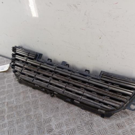 Grille de pare choc PEUGEOT 2008 1
