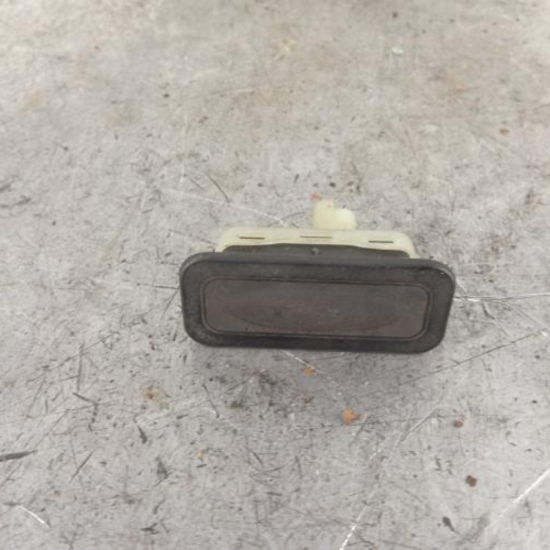 Poignee hayon RENAULT CLIO 3 Poignee hayon RENAULT CLIO 3