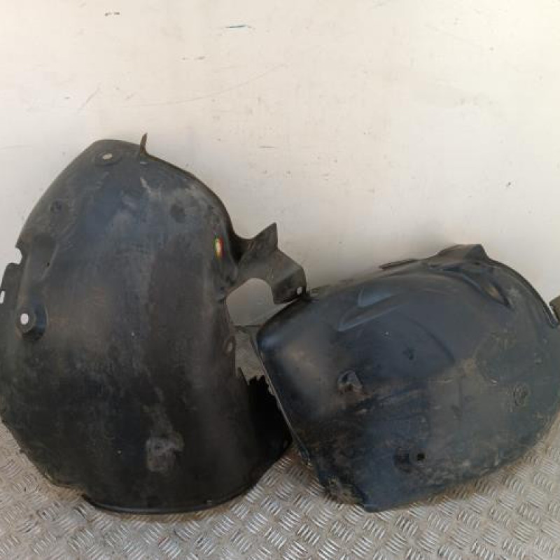 Pare boue avant droit RENAULT GRAND SCENIC 2