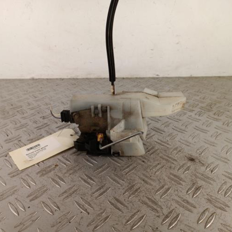 Serrure avant gauche RENAULT CLIO 2 Serrure avant gauche RENAULT CLIO 2