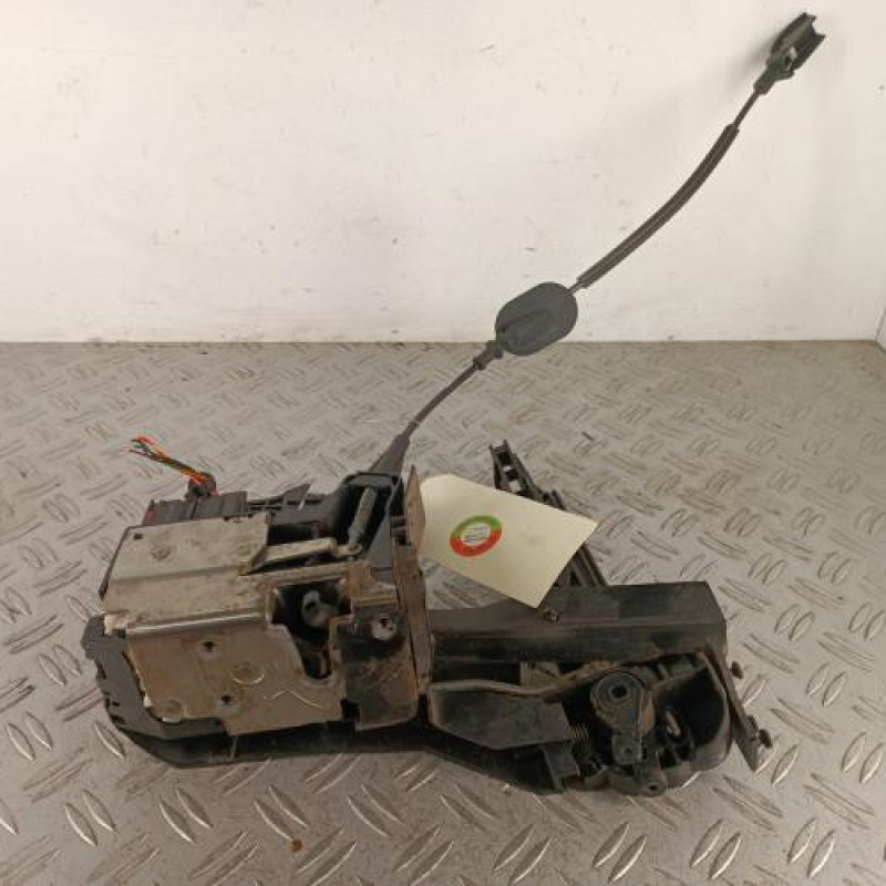 Serrure avant droit FORD FIESTA 5 Serrure avant droit FORD FIESTA 5