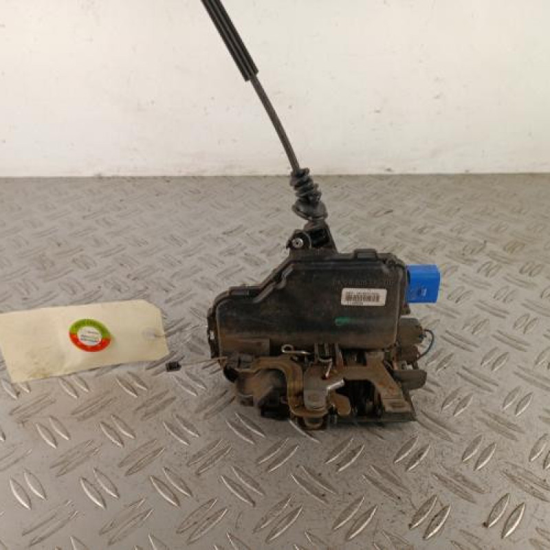 Serrure avant droit SKODA FABIA 1